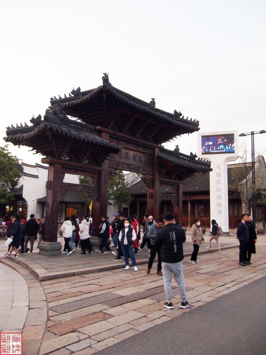 成都军区司令员隗福临的警卫员上街办差被歹徒打伤,将军非常愤怒